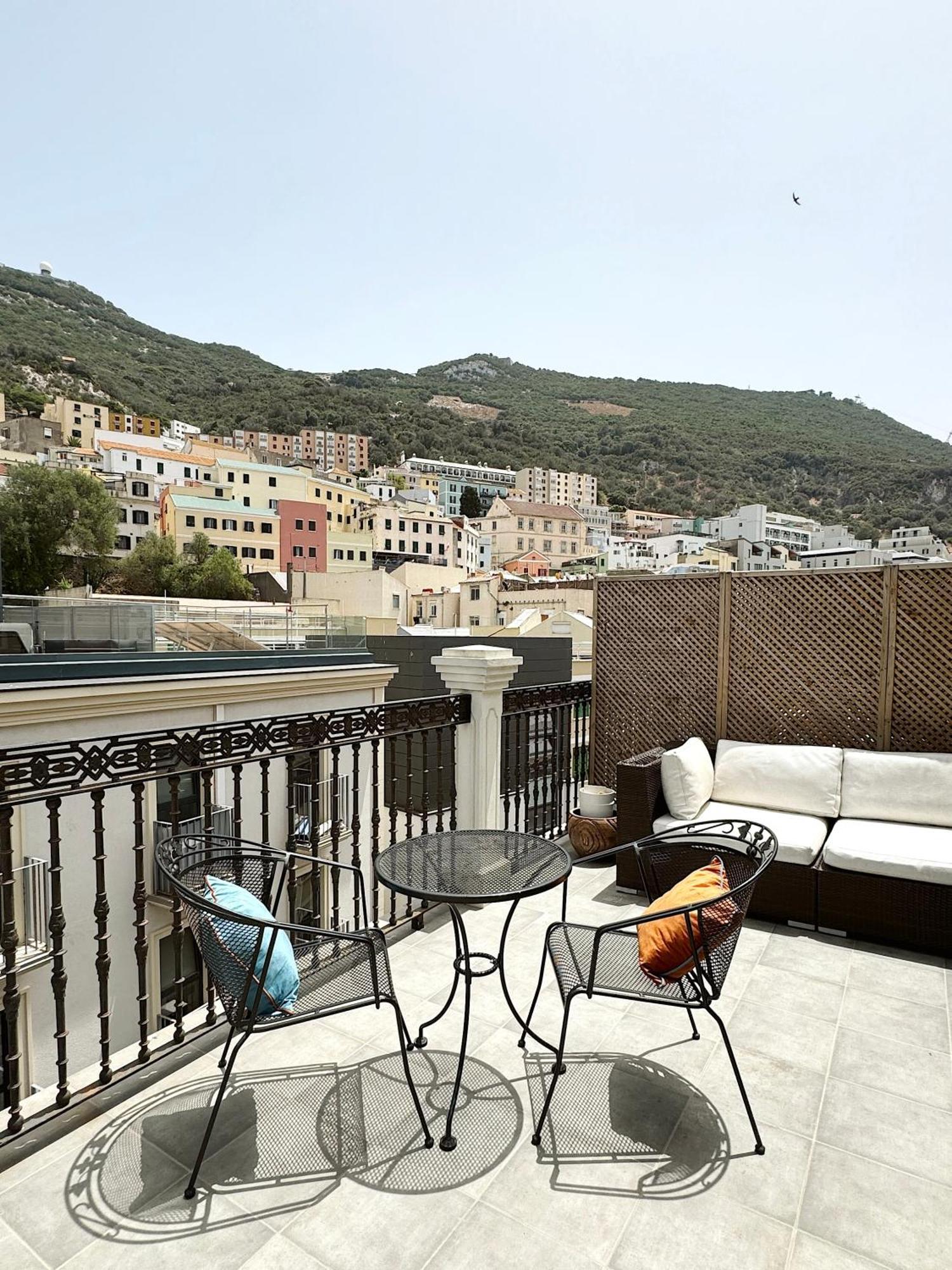 Master Penthouse Double Room Ensuite With Private Terrace - Grand Central House Gibilterra Esterno foto